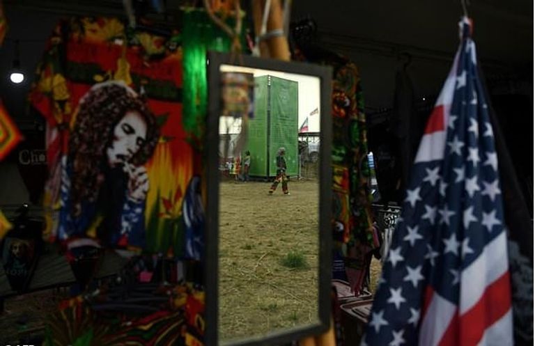 المشاركون في مهرجان يطالبون بالموافقة على زراعته في المنازل