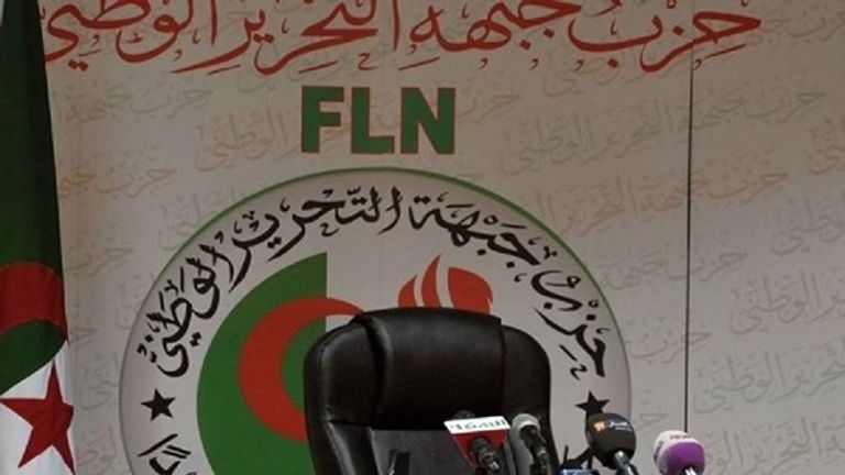 كرسي الأمين العام للحزب الحاكم بالجزائر جمال ولد عباس الأمين العام المقال للحزب الحاكم - أرشيفية