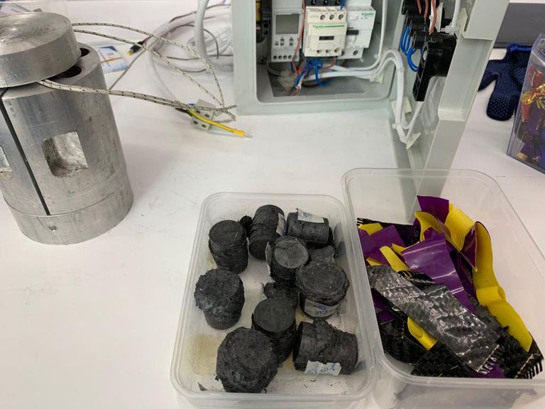 5 طالبات إماراتيات يطرحن مشروعا يخفض التأثير البيئي لمخلفات ألياف الكربون