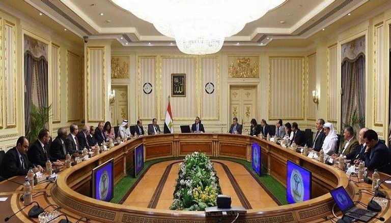 اتحاد البورصات العربية خلال اجتماعهم مع رئيس الوزراء المصري