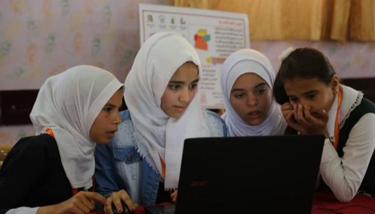 أطفال غزة يحلقون في عالم البرمجة والتكنولوجيا
