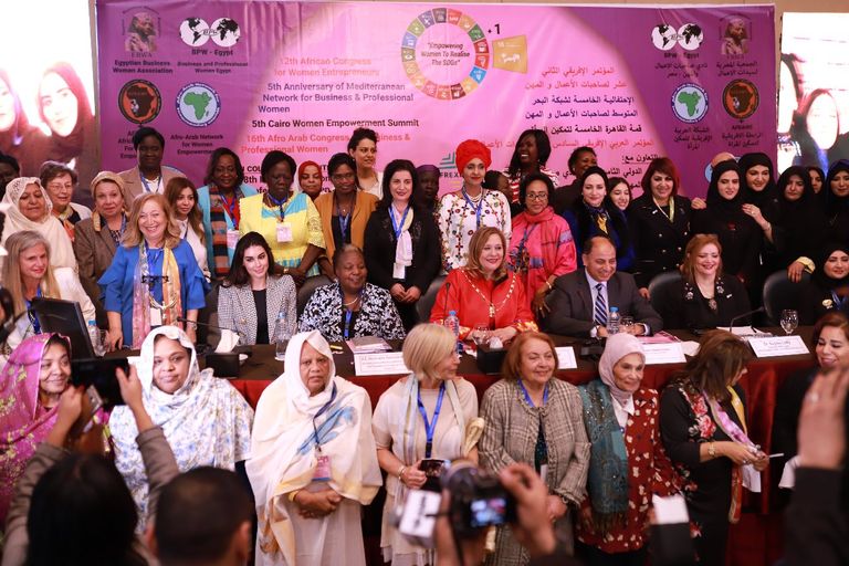ياسمين صبري بعد تنصيبها سفيرةً للمرأة الأفريقية.