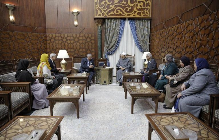 جانب من زيارة وفد الجامعة لفضيلة الإمام الأكبر الدكتور أحمد الطيب.