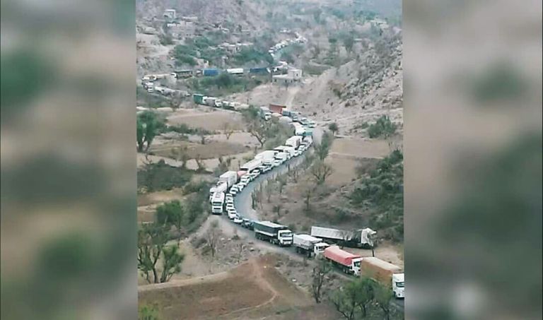 أسرة نازحة من قرى العود اليمنية