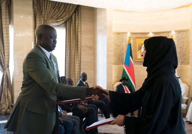 الشيخ محمد بن زايد آل نهيان ورئيس جنوب السودان خلال لقاء اليوم