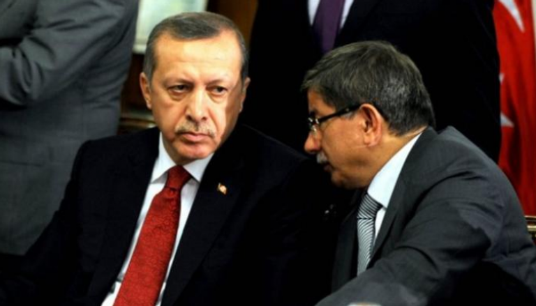 الرئيس التركي رجب أردوغان ورئيس الوزراء الأسبق أحمد داود أوغلو