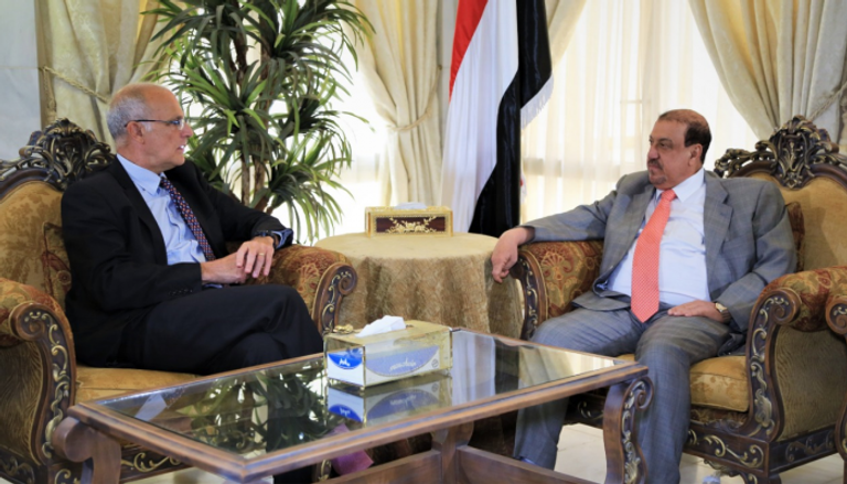 رئيس هيئة البرلمان اليمني وسفير بريطانيا لدى بلاده