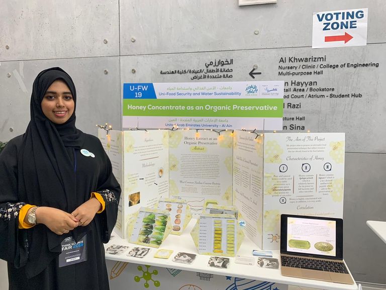 الطالبة ميثة النهدي من جامعة الإمارات