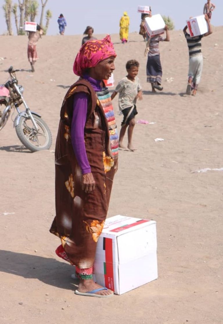 6 آلاف سلة غذائية من الإمارات لأهالي مديرية حيس في الحديدة اليمنية