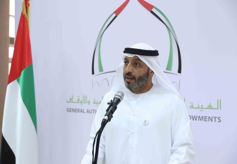 محمد مطر الكعبي خلال استعراض أنشطة البرنامج.