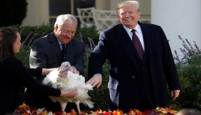 الرئيس الأمريكي يستضيف حفل عيد الشكر في البيت الأبيض
