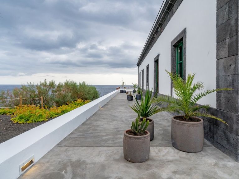 منارة فارو بونتا كومبليدا الإسبانية