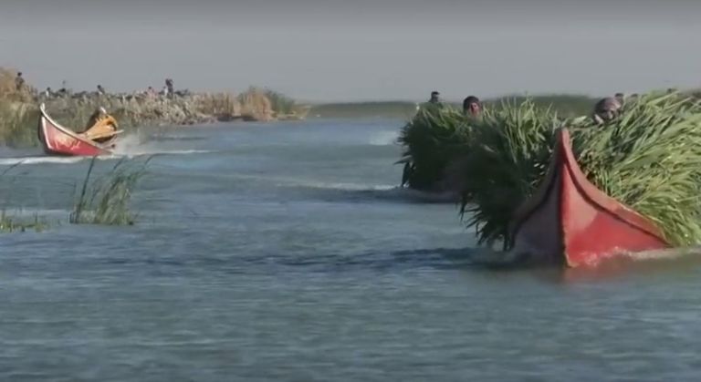 أمطار غزيرة تغيّر حياة الناس في الأهوار.