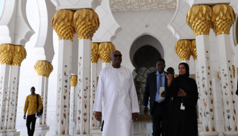 رئيس بوركينا فاسو يزور جامع الشيخ زايد الكبير