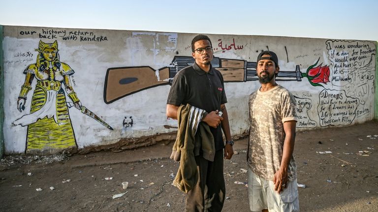 رسم جرافيتي على أحد جدران قيادة الجيش