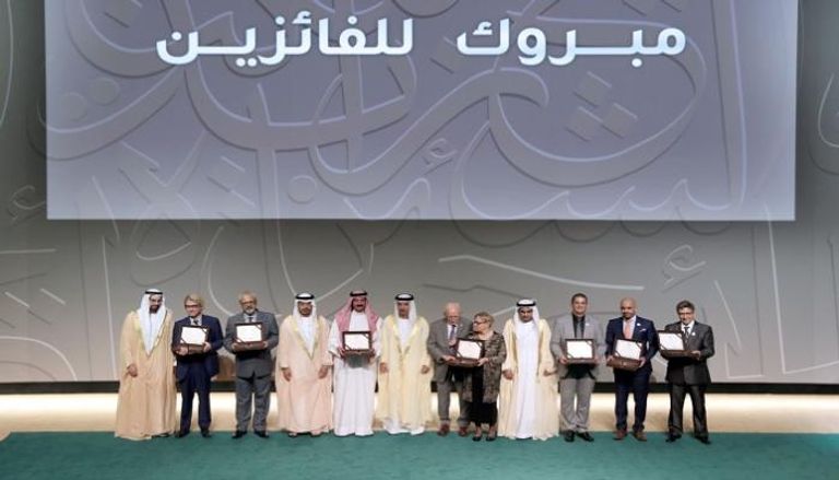 جانب من تكريم الفائزين بجائزة الشيخ زايد للكتاب