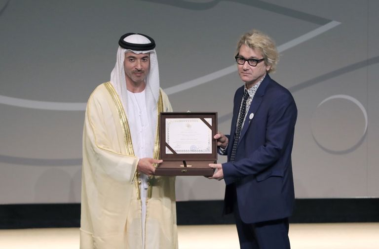 جانب من تكريم الفائزين بجائزة الشيخ زايد للكتاب