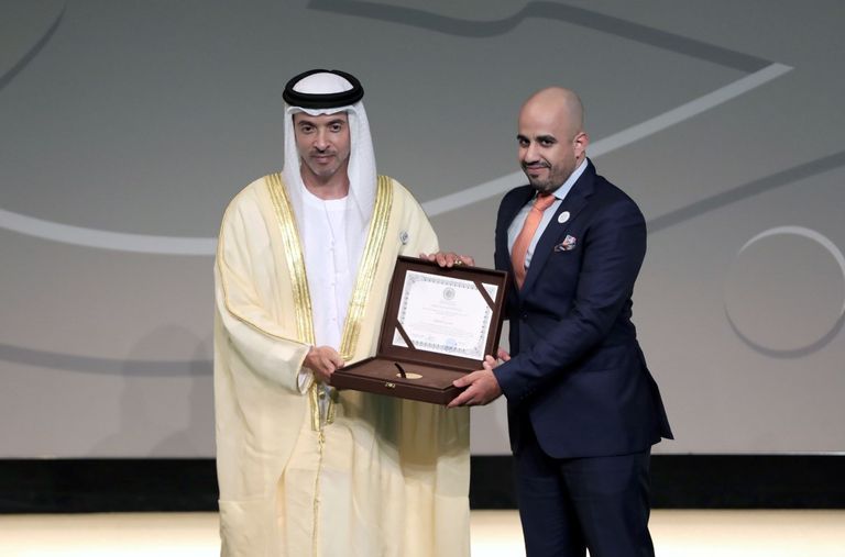 جانب من تكريم الفائزين بجائزة الشيخ زايد للكتاب