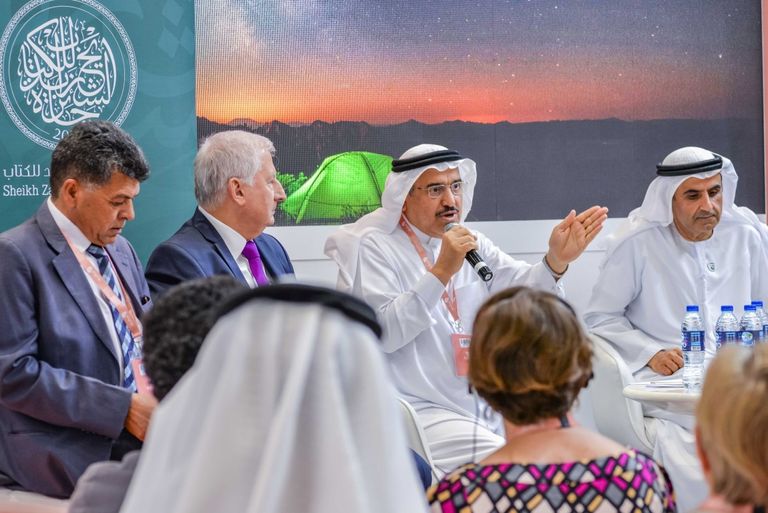 جانب من إحدى ندوتي جائزة الشيخ زايد للكتاب
