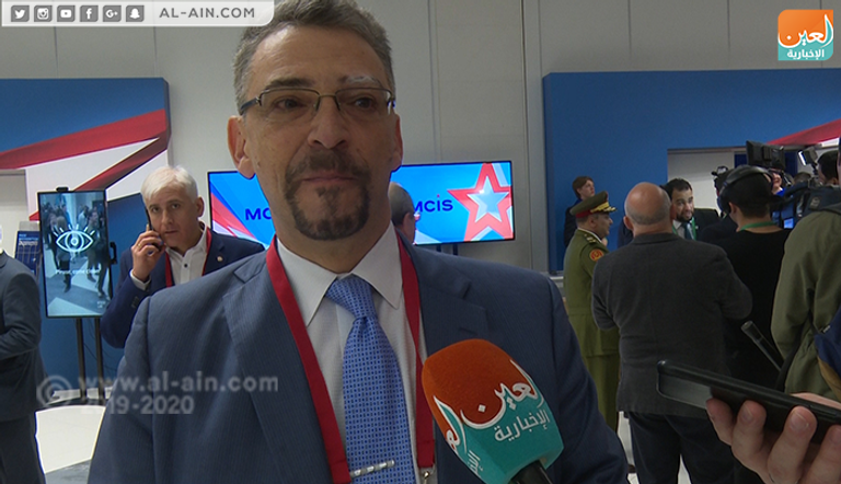 الجنرال المتقاعد والأستاذ في الجامعة الوطنية الهنغارية البروفيسور زولتان سينيش جانب من أعمال منتدى موسكو الثامن للأمن الدولي