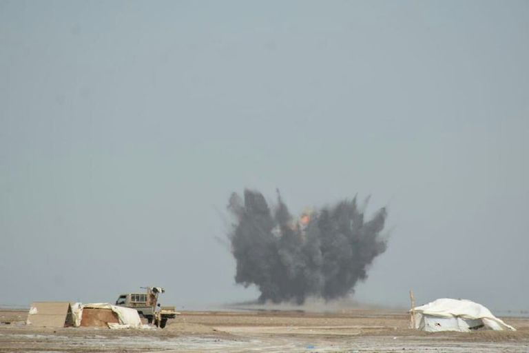 واحدة من عمليات إتلاف ألغام الانقلاب الحوثي