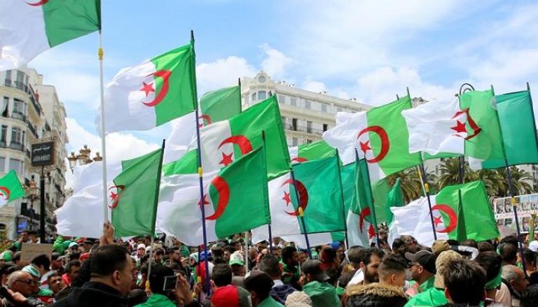 قضايا الفساد تطغى على أحداث أسبوع الجزائر