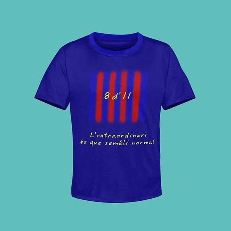 قميص نادي برشلونة للاحتفال بلقب الدوري الإسباني احتفال لاعبي برشلونة - صورة أرشيفية