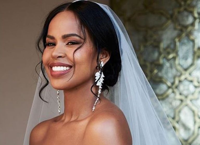 إدريس إلبا وسابرينا داورا.