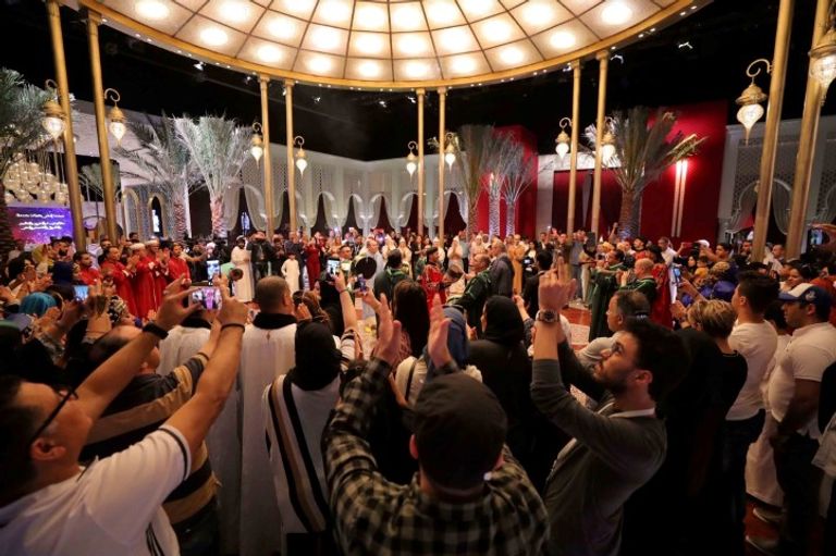 العروض ملأت المكان بعطر الشرق العريق