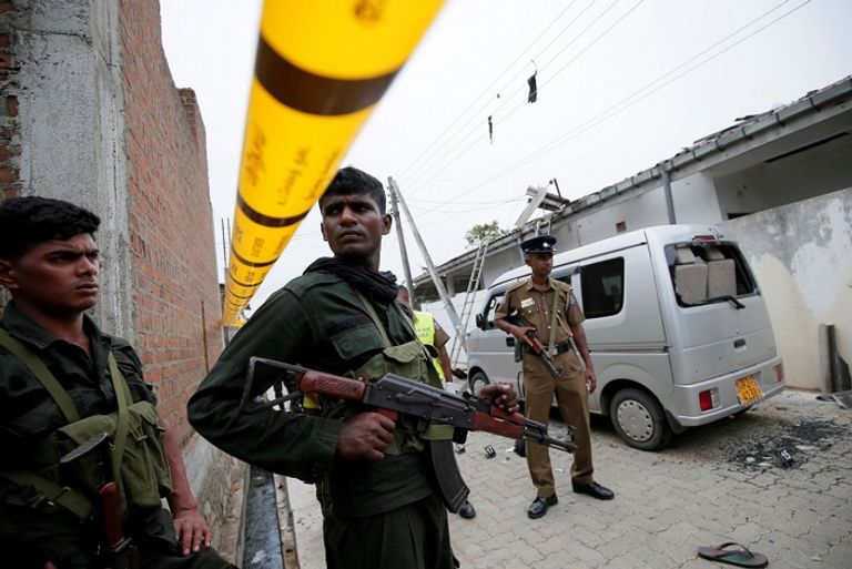 شرطة سريلانكا تطارد مرتكبي المذبحة شرطة سريلانكا تطارد مرتكبي المذبحة