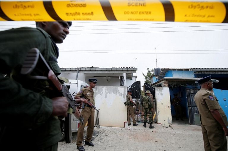 شرطة سريلانكا تطارد مرتكبي المذبحة شرطة سريلانكا تطارد مرتكبي المذبحة