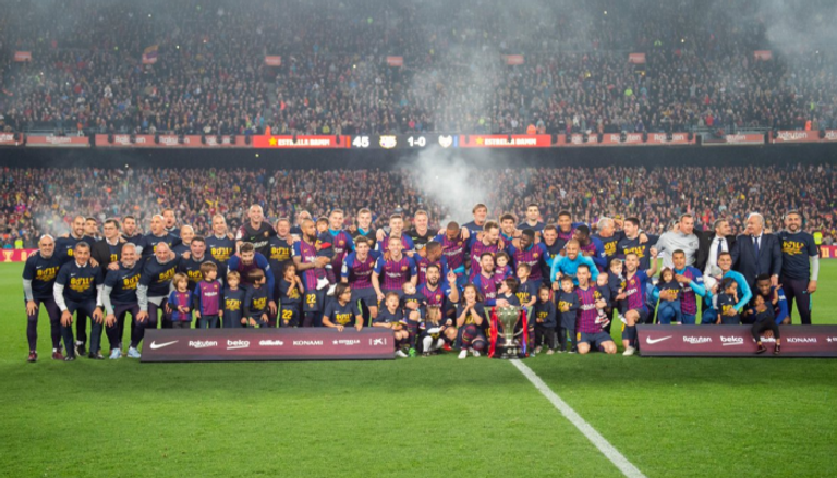 احتفال لاعبي برشلونة   