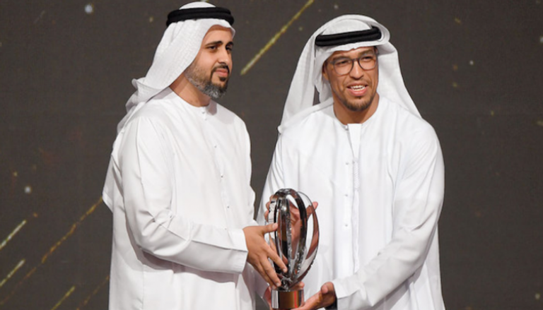 الشيخ ذياب بن محمد بن زايد خلال تكريم الفائزين