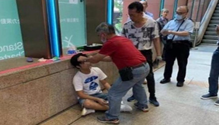 رجل يتعرض للضرب المبرح بعد كشفه عن أحداث فيلم "أفنجرز"