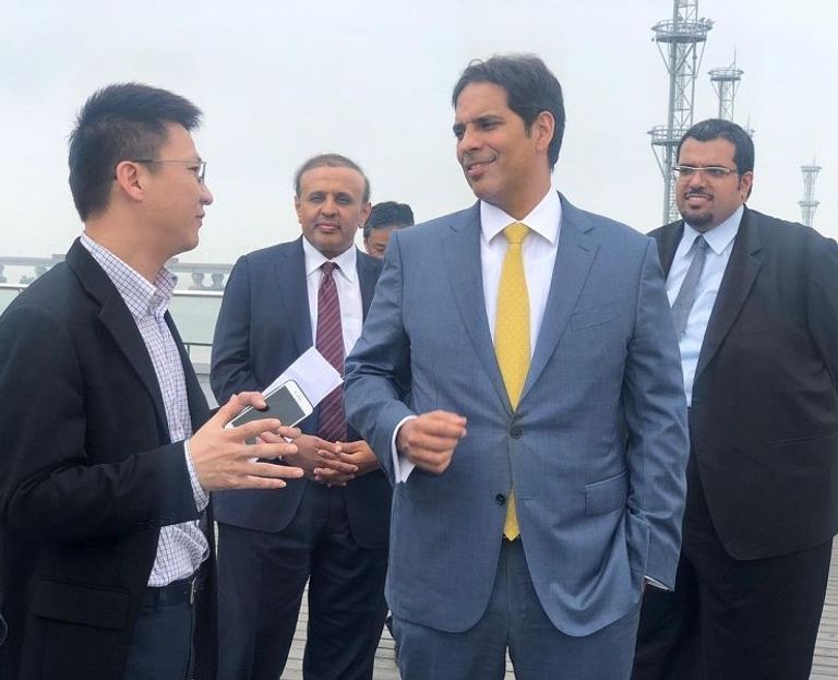  الدكتور نبيل بن محمد العامودي وزير النقل السعودي خلاله زيارته لميناء شنقهاي الصيني