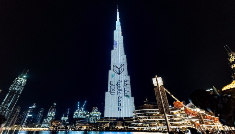 برج خليفة في دبي متزيناً بالشعار.