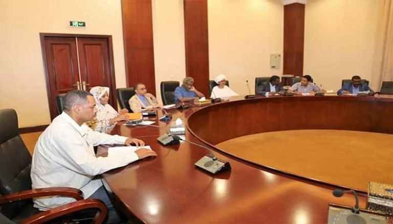 جانب من اجتماع المجلس العسكري الانتقالي وقوى الحرية والتغيير 