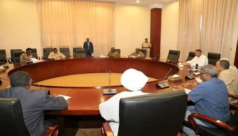 جانب من اجتماع قوى إعلان الحرية والتغيير مع المجلس العسكري الانتقالي في السودان