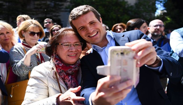 بيدرو سانشيز يدلي بصوته في الانتخابات التشريعية بإسبانيا