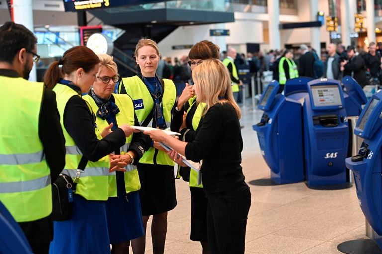 الخطوط الأسكندنافية تلغي 1200 رحلة جراء إضراب للطيارين