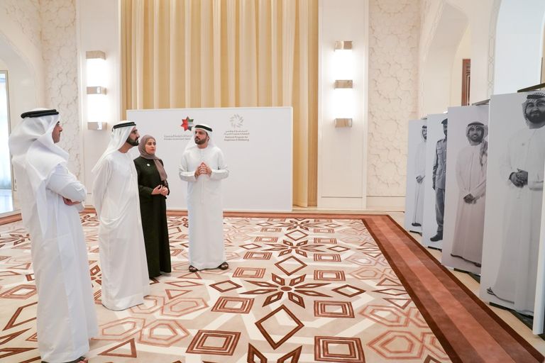 محمد بن راشد يكرم الفائزين بميدالية أبطال السعادة والإيجابية