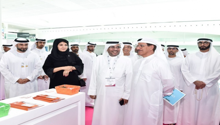 وزير الاقتصاد الإماراتي خلال افتتاح معرض المشاريع الصغيرة والمتوسطة 