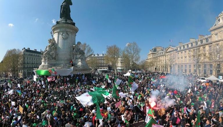 صورة من المظاهرات في الجزائر - رويترز