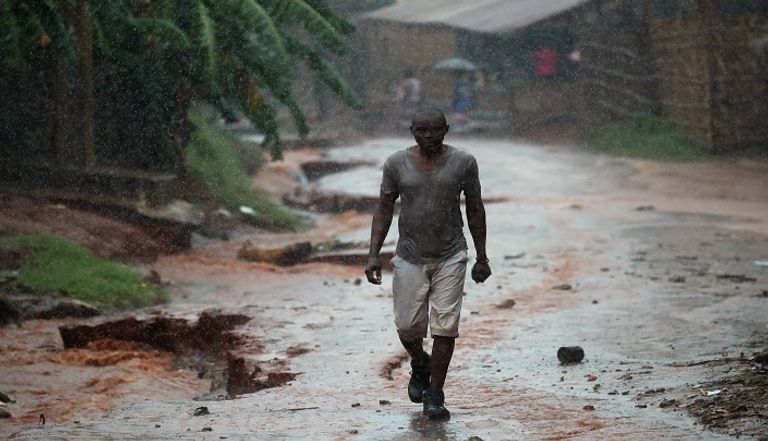 الفيضانات تسبّبت بانهيار المنازل في موزمبيق.