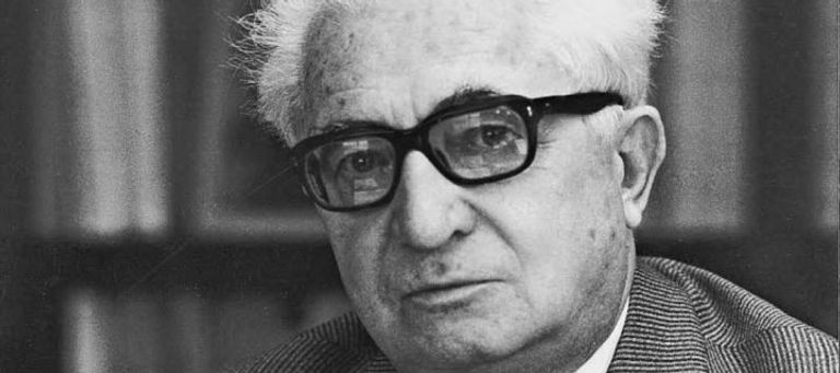 غلاف كتاب "فلسفة البحر"