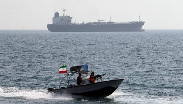 سفينة تعبر مضيق هرمز وسط تحرش دورية إيرانية - أرشيفية