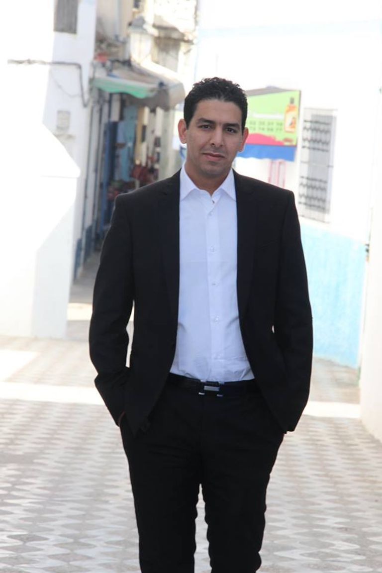 الروائي المغربي طارق بكاري