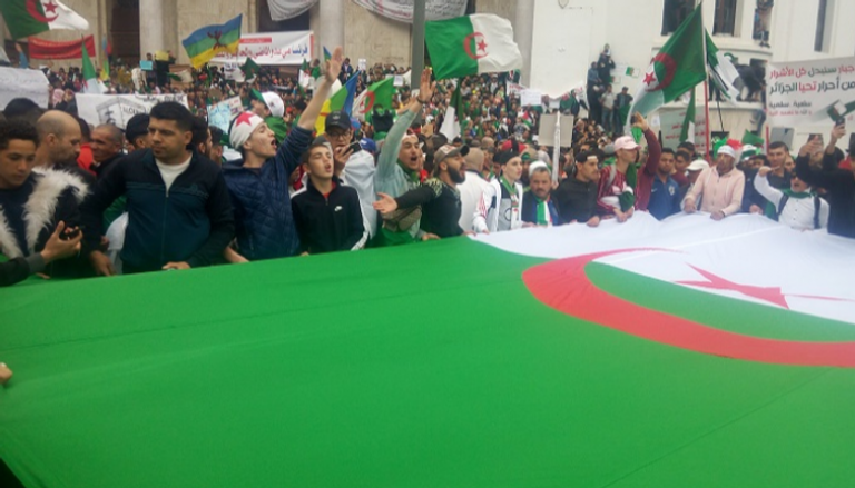 مظاهرات في الجزائر مطالبة برحيل جميع رموز نظام بوتفليقة