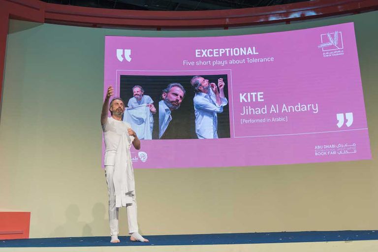 جانب من فعاليات اليوم الأخير بمعرض أبوظبي الدولي للكتاب