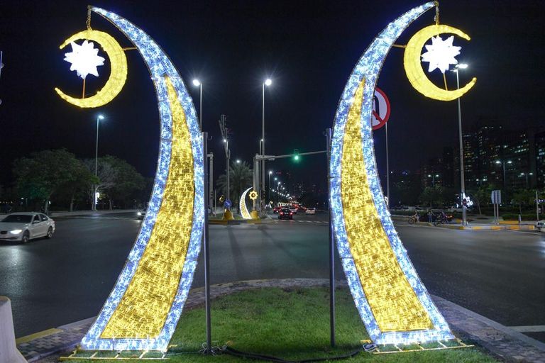 بهاء الأنوار يعمّ أبوظبي.